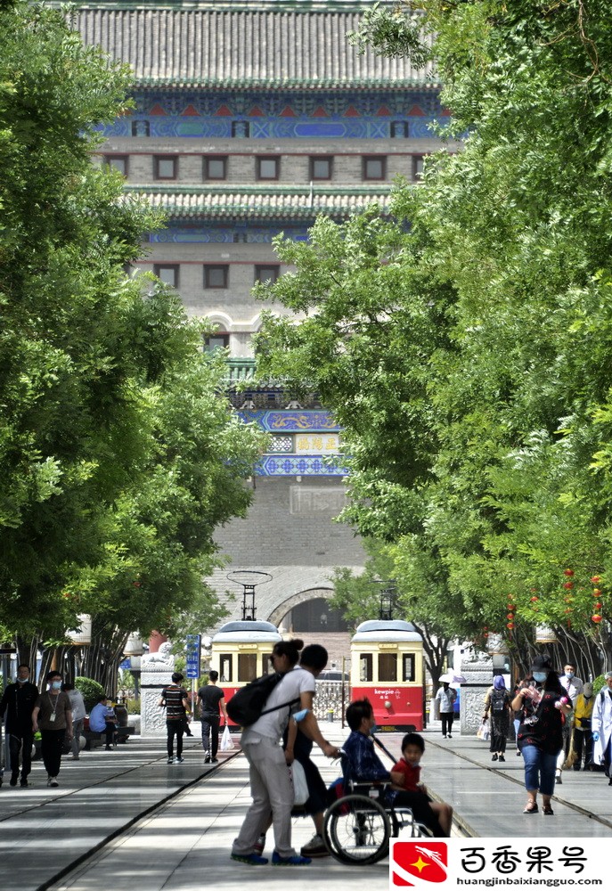北京前门、西单、王府井商业氛围渐恢复，外地游客归来后更加热闹
