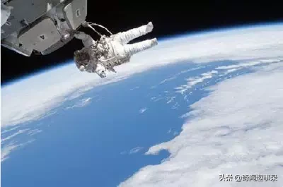 国际空间站有人吗？他们是怎么生活的？