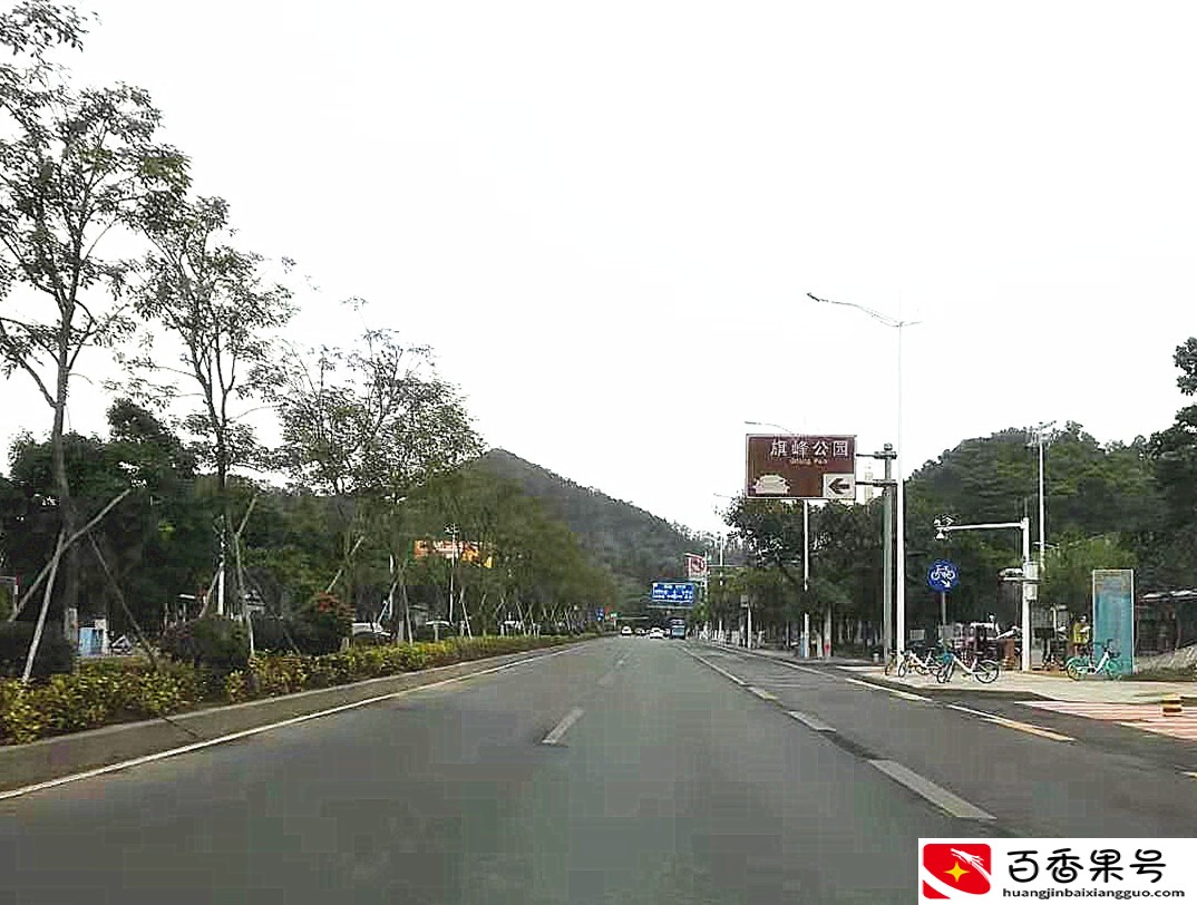 实拍东莞：东莞最繁华的街头，正在地铁站出口，高楼林立