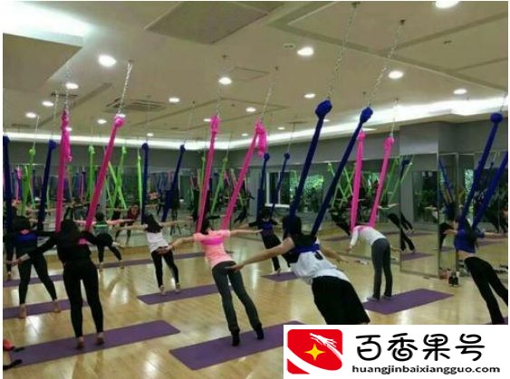 52岁阿姨哭诉：学习空中瑜伽2个月，被骗8万，再也不学了，真怕了