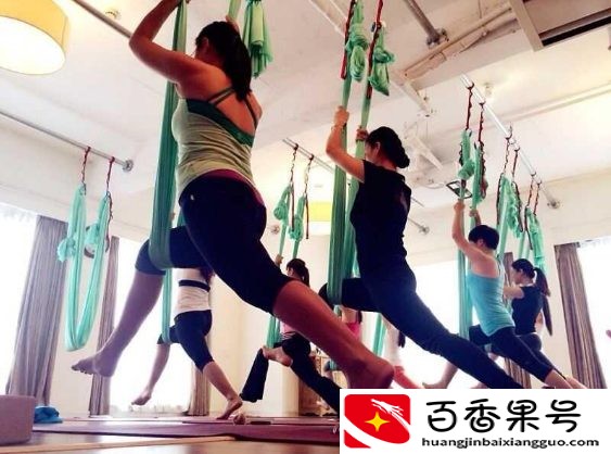 52岁阿姨哭诉：学习空中瑜伽2个月，被骗8万，再也不学了，真怕了