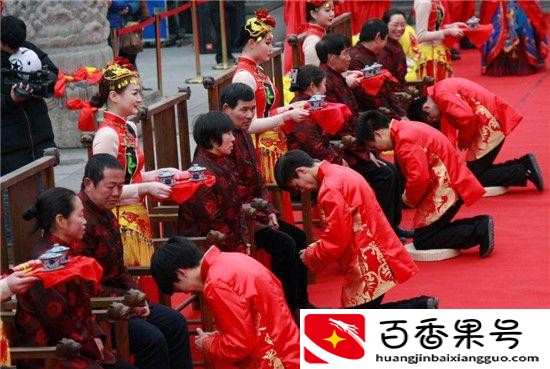 压岁钱是除夕晚上给，还是大年初一给？千万别弄错太尴尬了