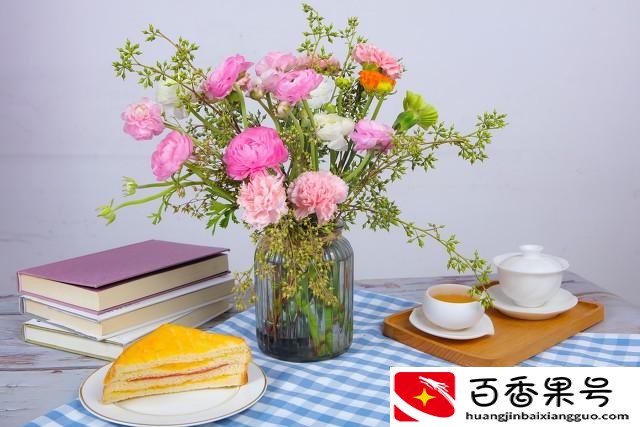 在花瓶里放什么能使花更加长寿