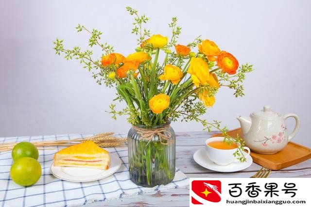 在花瓶里放什么能使花更加长寿