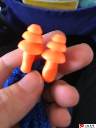 第一次坐飞机难受吗