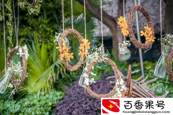 主卧床头为什么不能挂婚纱照