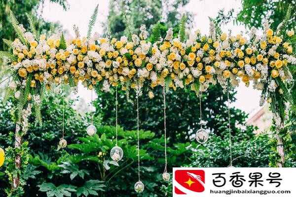 主卧床头为什么不能挂婚纱照