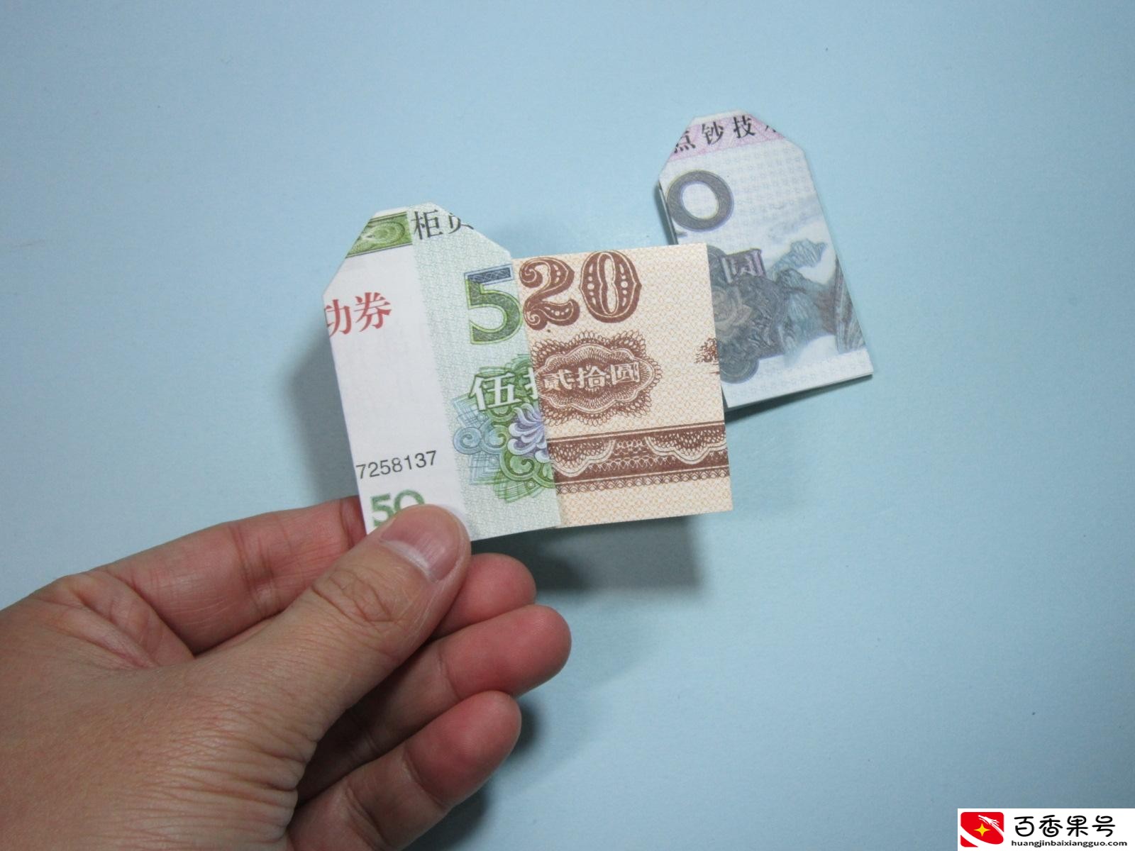 手工折纸爱心 用80元人民币折纸520爱心详细图解