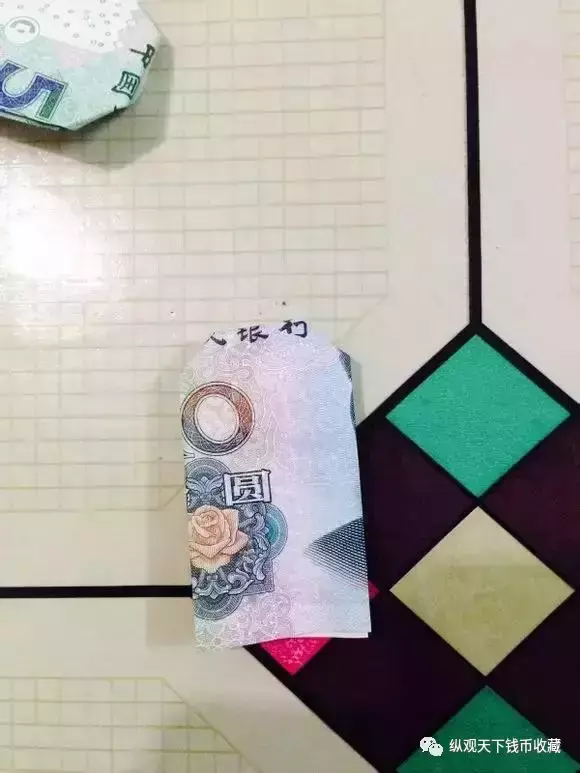 用钱折爱心？钱叠成爱心？