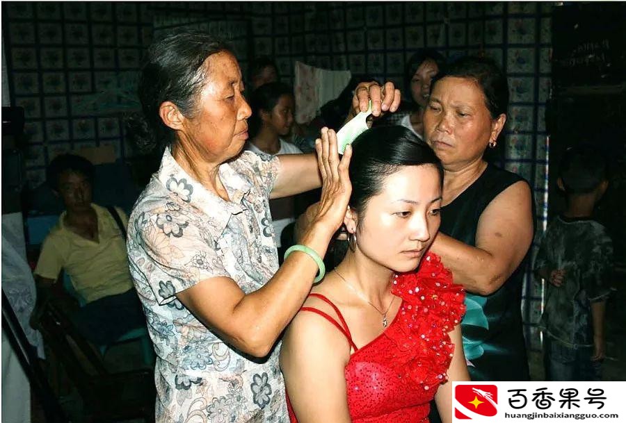 给新娘子梳头说的吉利的话