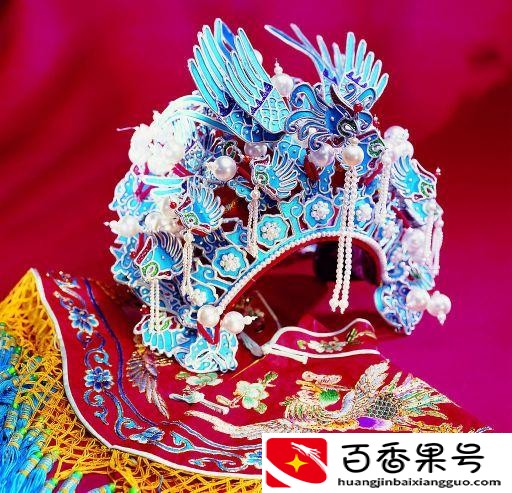 一套真正的凤冠霞帔多少钱