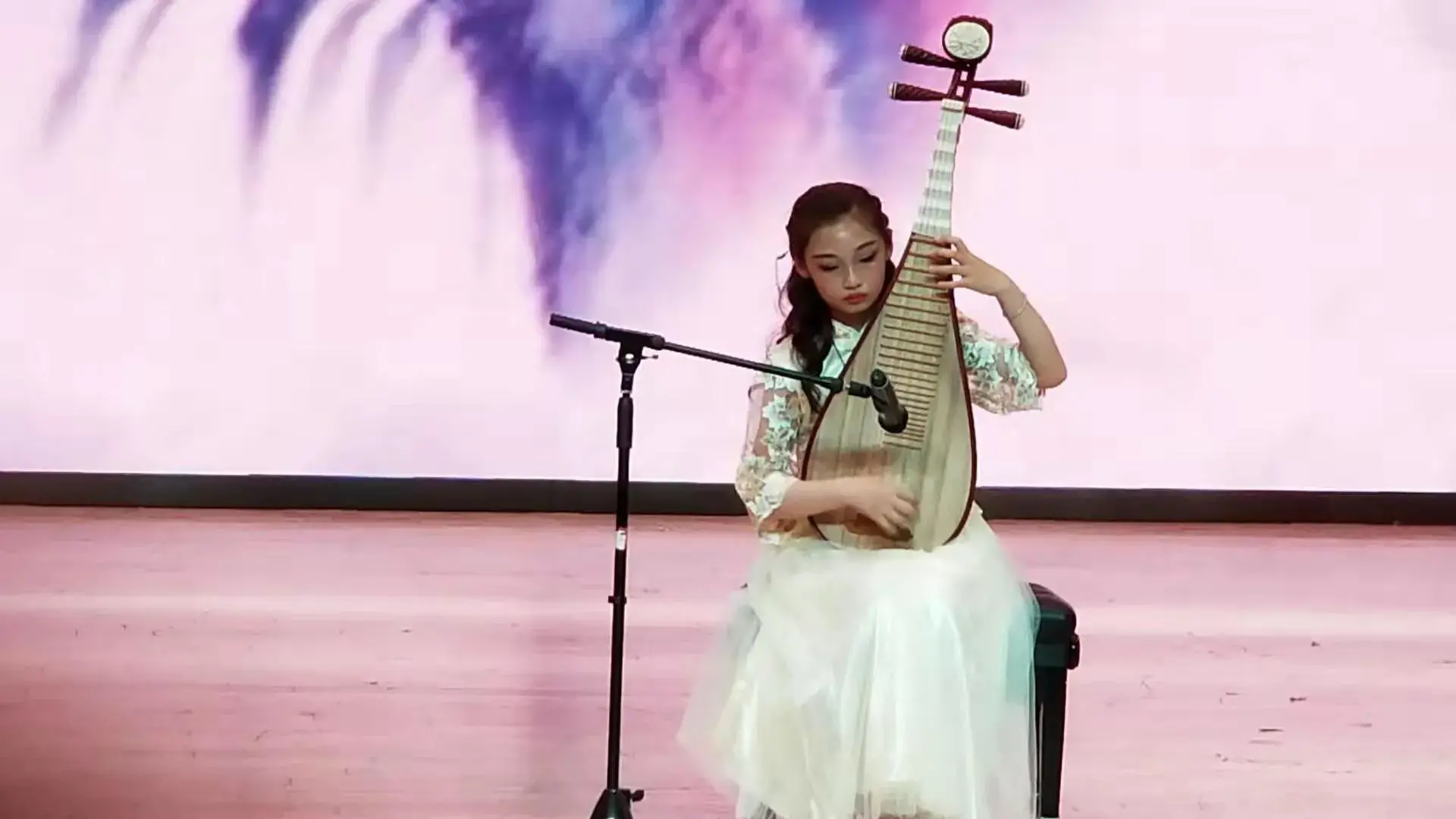为什么不建议女生弹琵琶