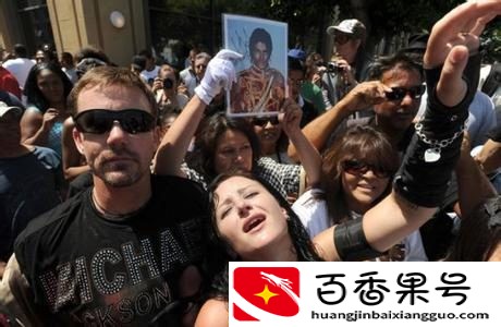 迈克尔杰克逊为什么整容