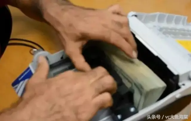 小县城银行行长一年收入