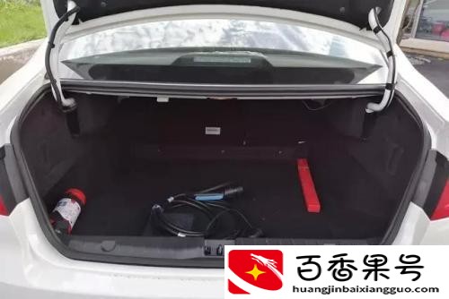灭火器可以平放在车里吗