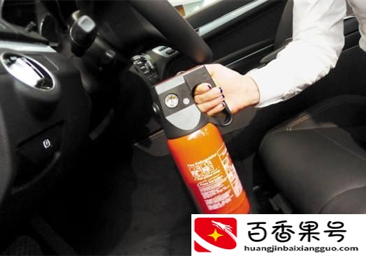 灭火器可以平放在车里吗