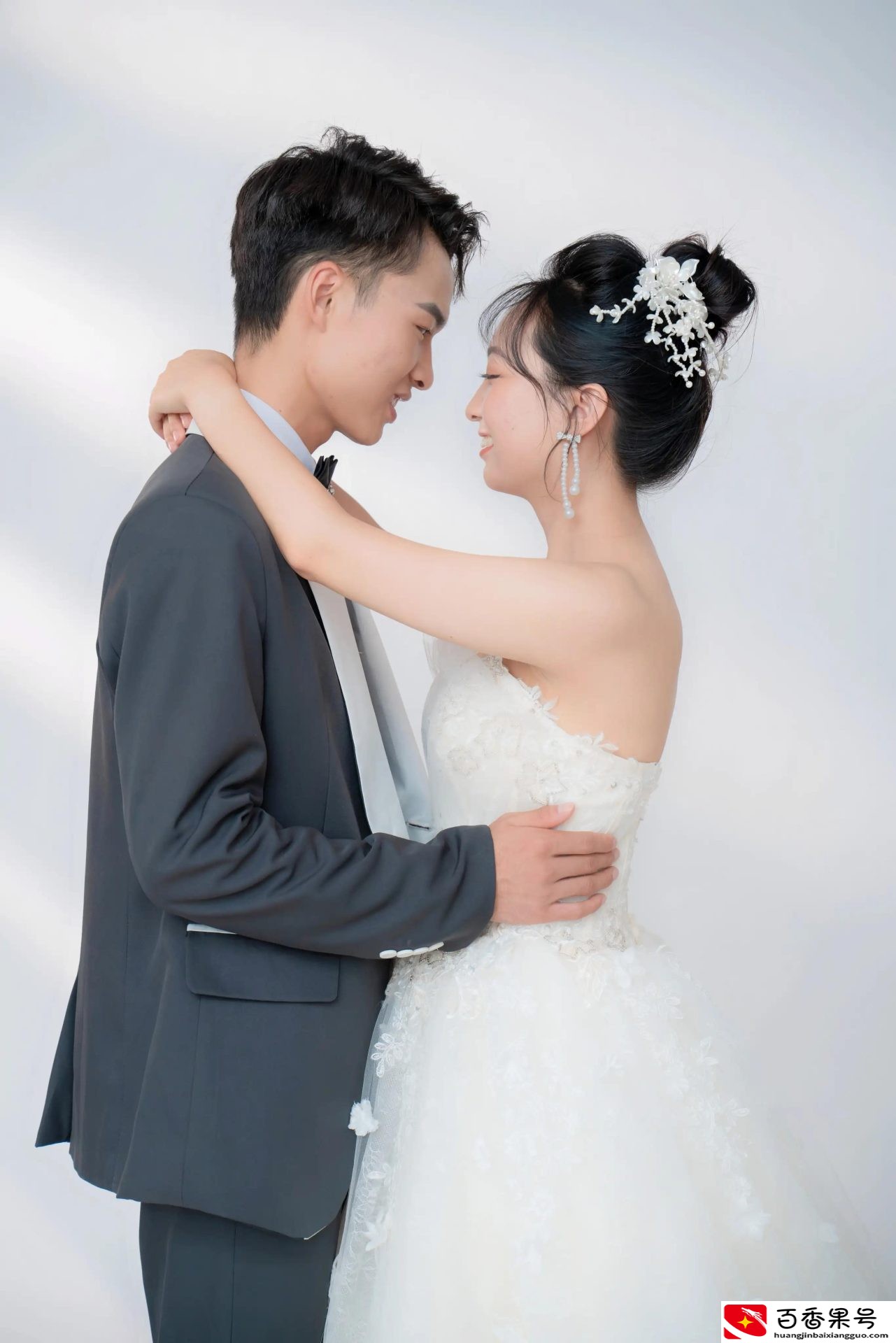 拍一套婚纱照费用