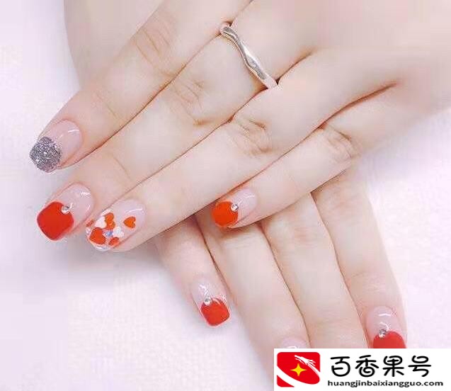 手黑适合的美甲