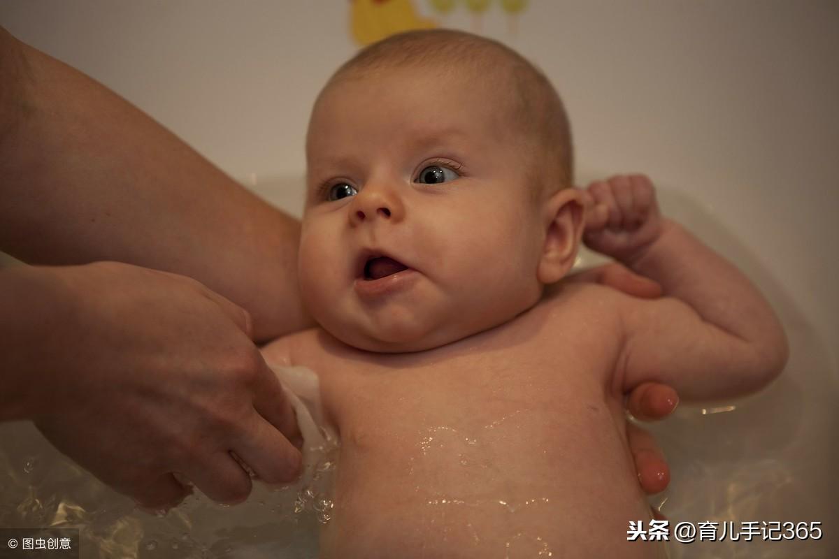 洗澡不用沐浴露只用清水可以吗