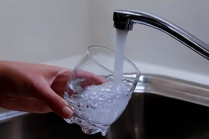 桶装水和自来水冲奶粉的区别