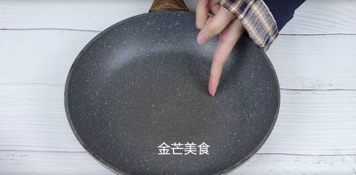 不粘锅涂层脱落还能用吗