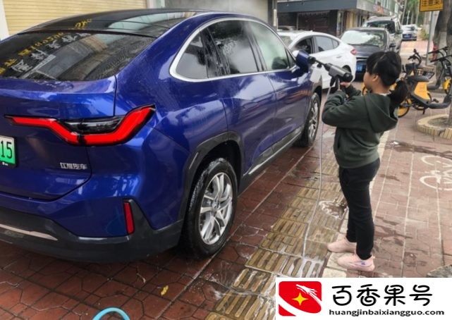 选小鹏还是蔚来好