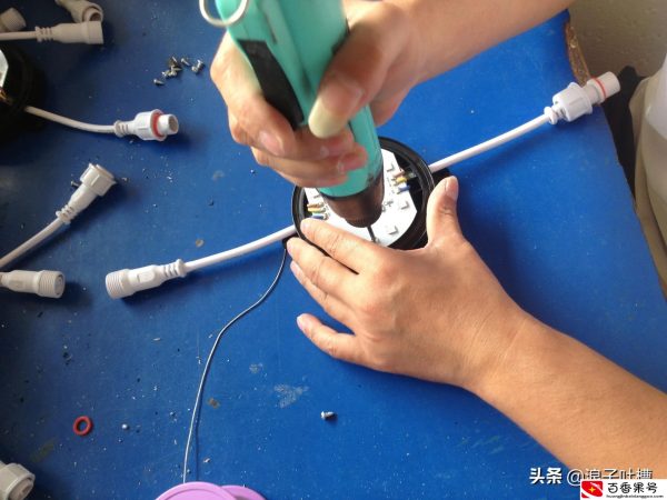 进厂打螺丝是什么意思网络用语
