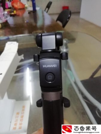 自拍杆蓝牙遥控器怎么使用