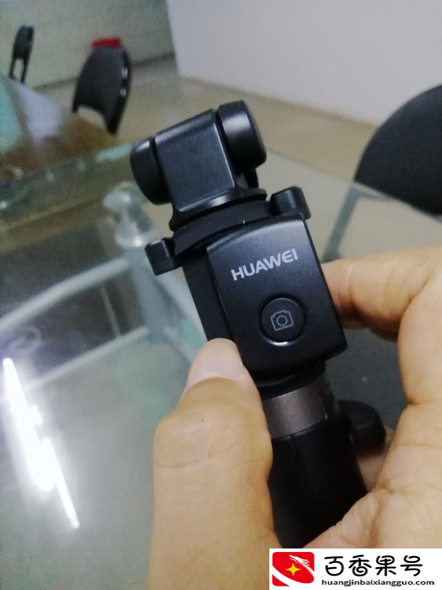 自拍杆蓝牙遥控器怎么使用