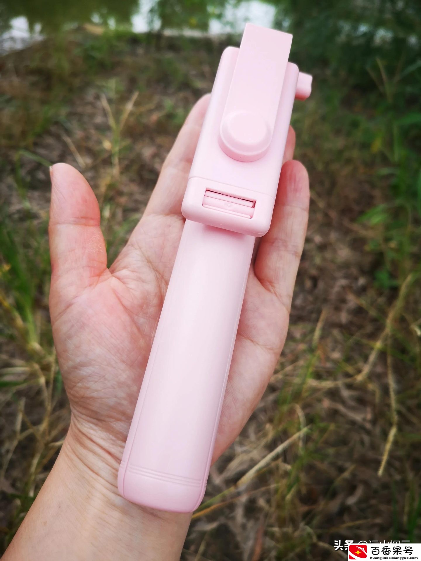 手机自拍杆怎么使用