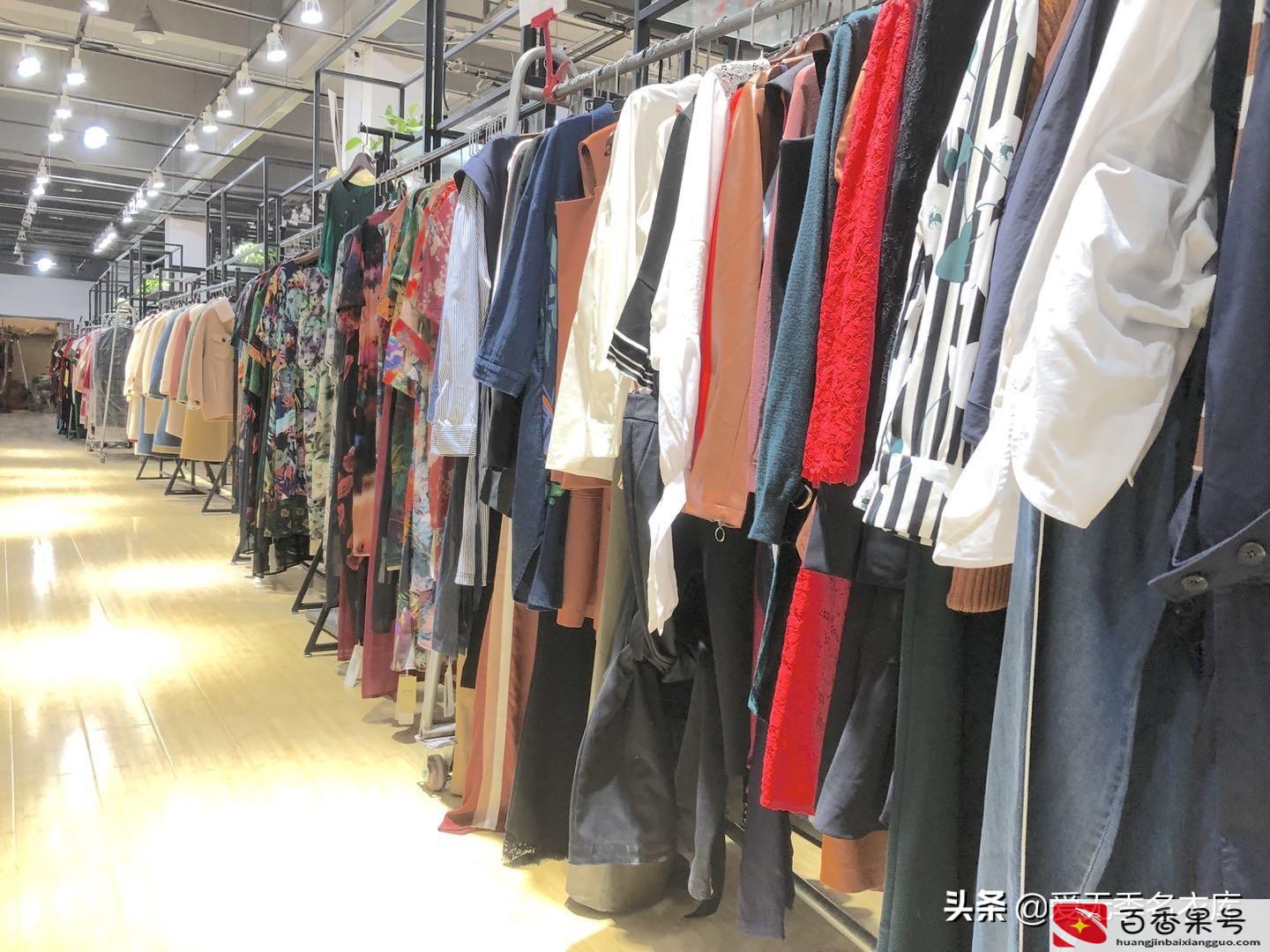 网上卖衣服怎么找货源