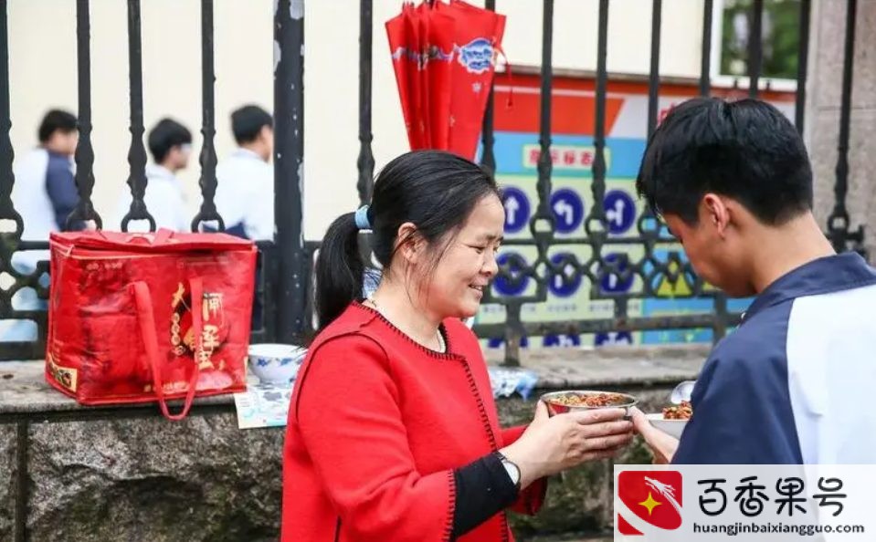高三复读一年大约需要多少钱