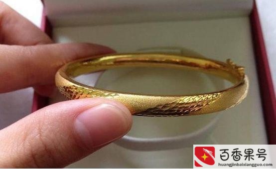 银镯子可以戴着洗澡睡觉吗