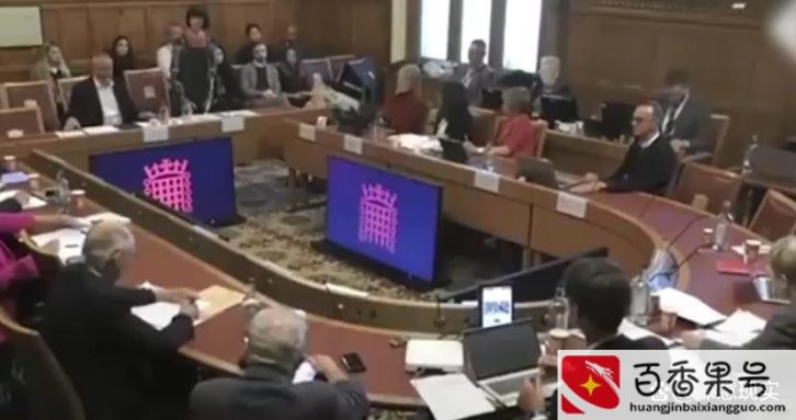 人形机器人在英国议会亮相