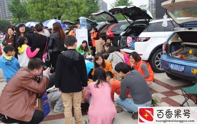 在汽车后备箱卖货可以摆地摊