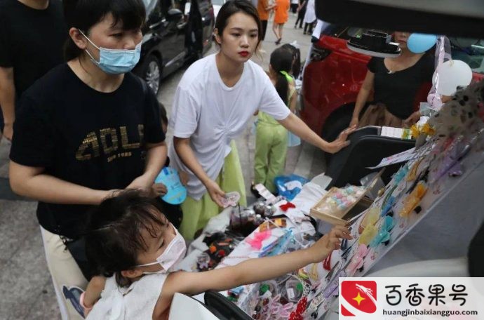 在汽车后备箱卖货可以摆地摊