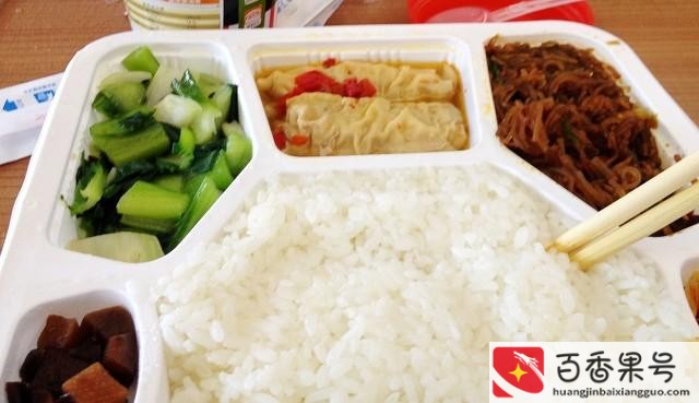路边卖盒饭年赚多少钱一个月
