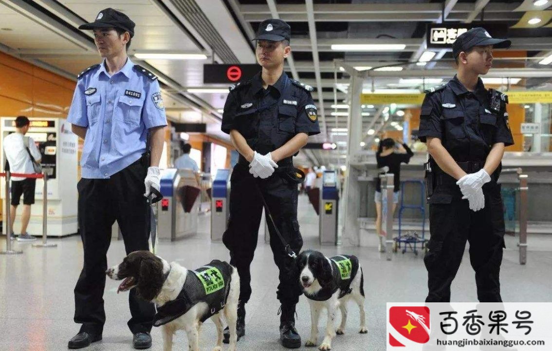 女生地铁安检员累不累