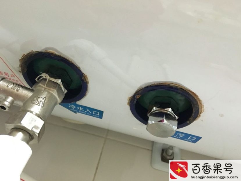 美的电热水器怎么清理里面的污水