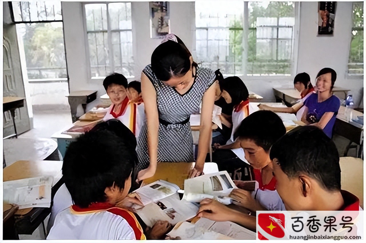 小学老师和初中老师哪个工资高